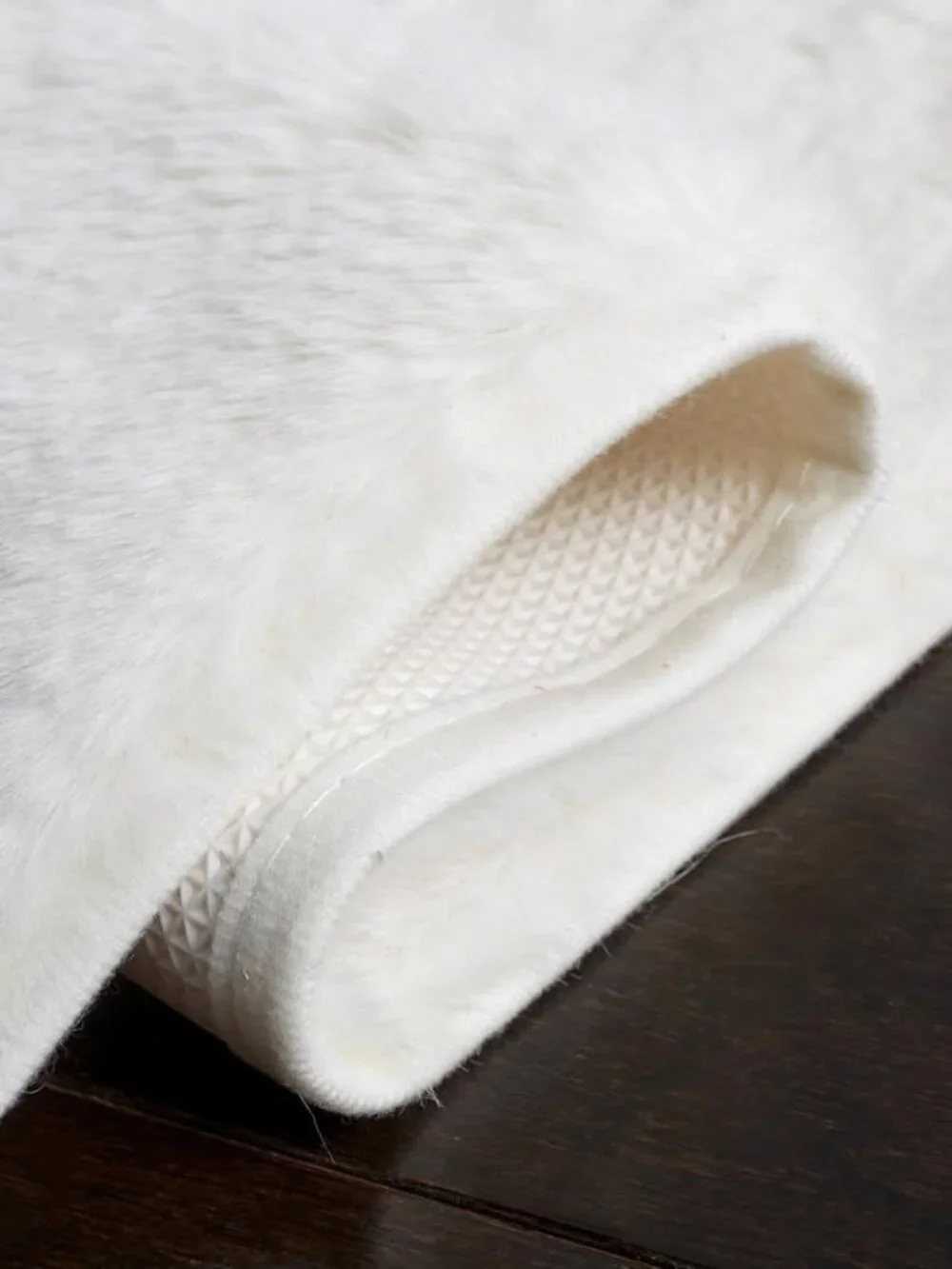 SAFAVIEH Washable Rug Faux Rabbit Fur Shag 3' x 5' Off-White, Slip Resistant